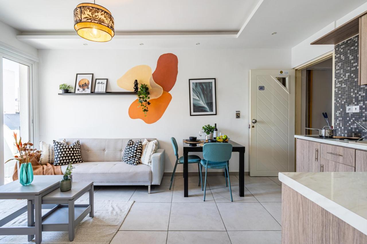Made With Love 1-Br Apt By Finikoudes Beach Larnaca Exterior foto